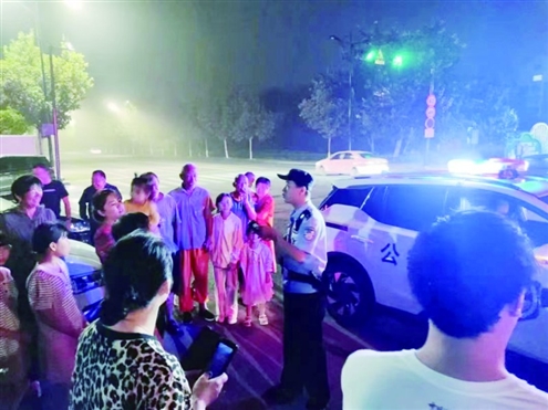 公安机关第一时间做好震后社会面秩序维护